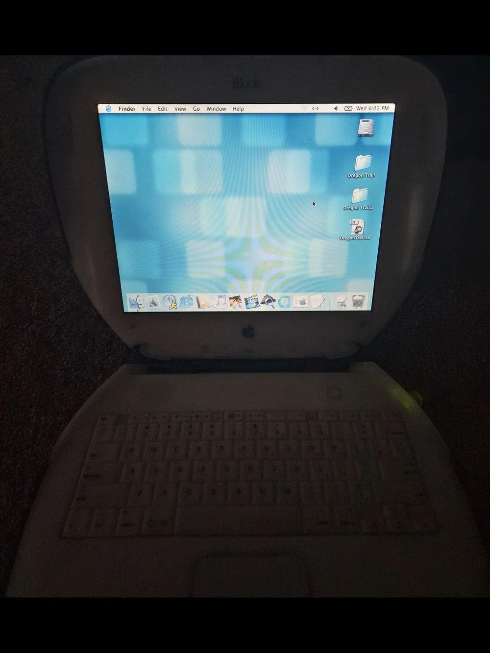 Apple iBook G3 Clamshell Laptop - White and Blue
